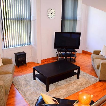 Two Bedroom Town Centre Apartment Elgin Buitenkant foto