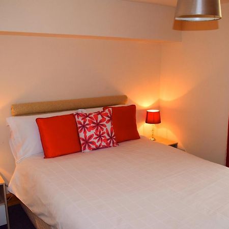 Two Bedroom Town Centre Apartment Elgin Buitenkant foto