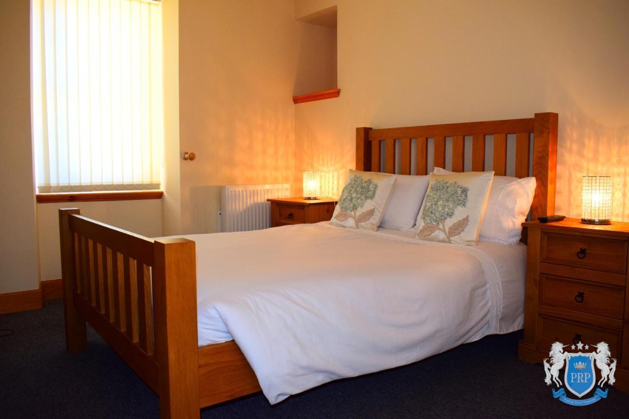 Two Bedroom Town Centre Apartment Elgin Buitenkant foto